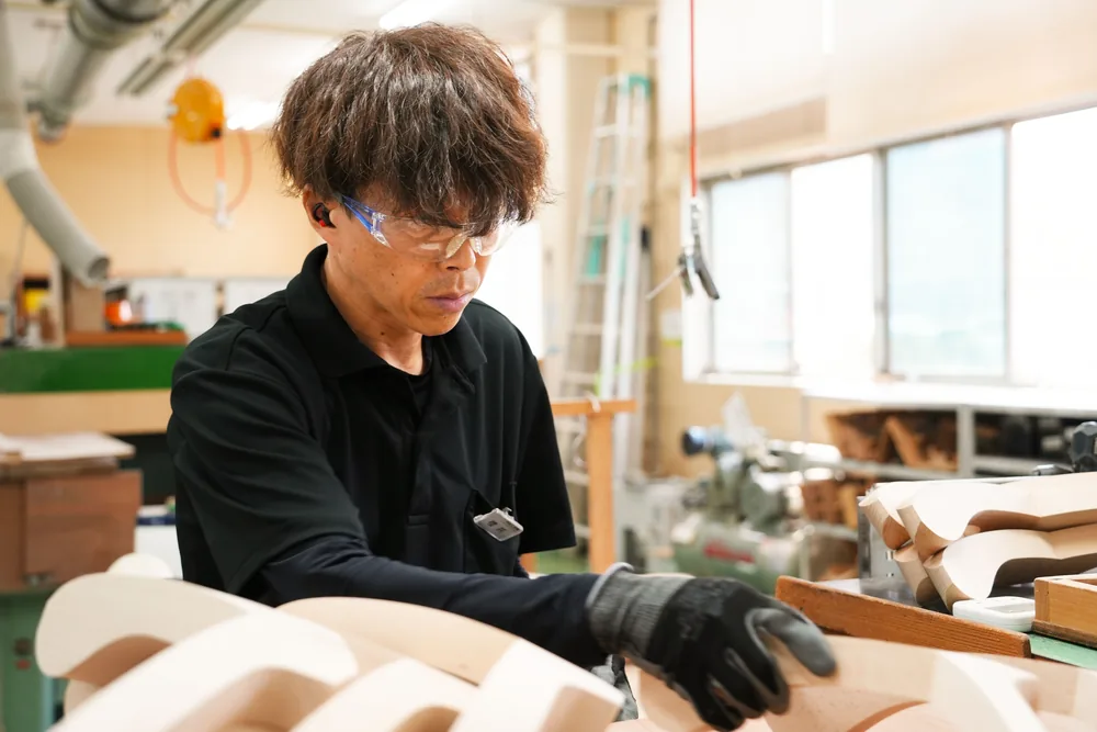The shaping process: cutting the wooden parts with a template and creating the beveled surfaces by hand
