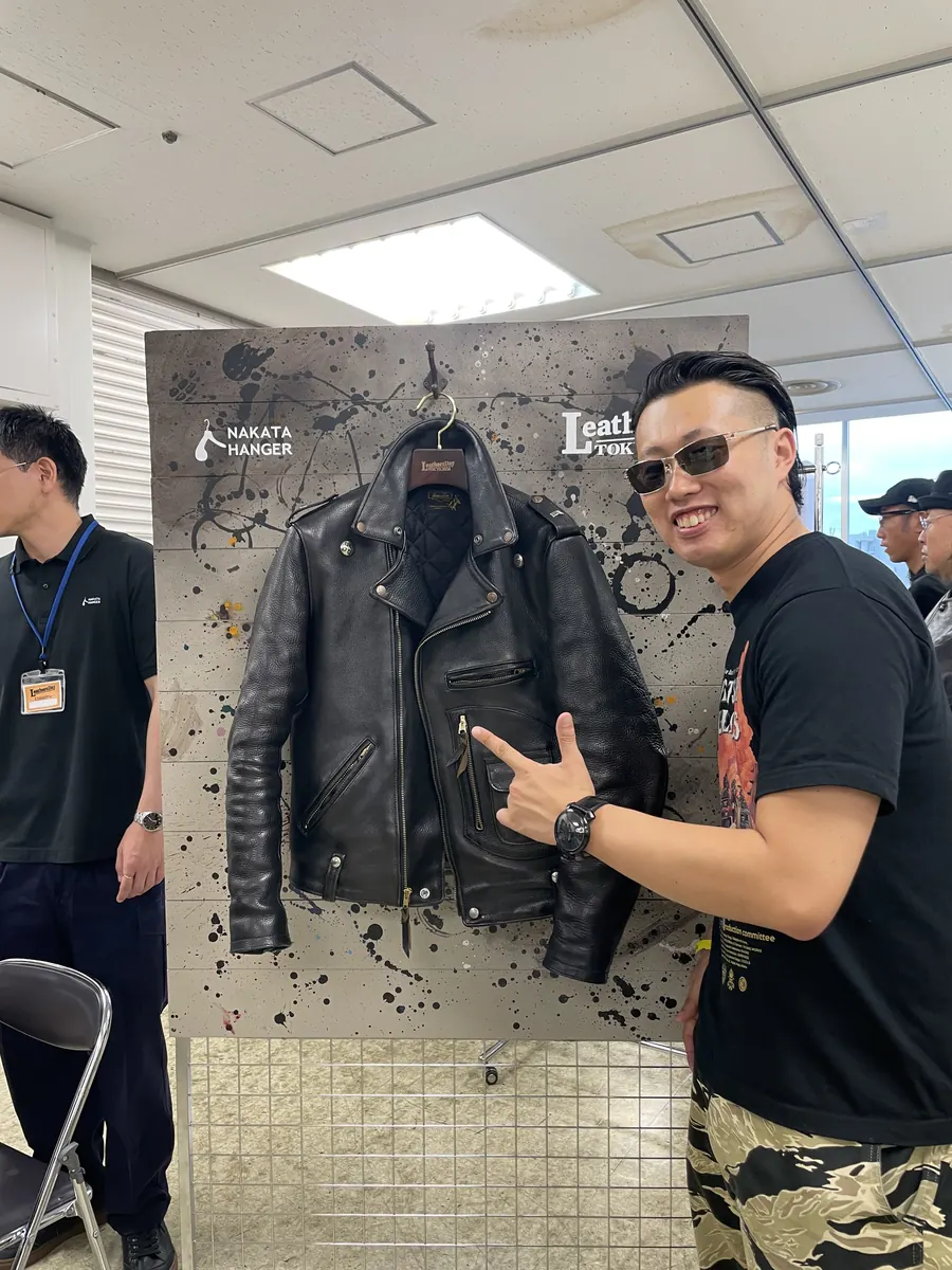 フォトブースで撮影したレザージャケット