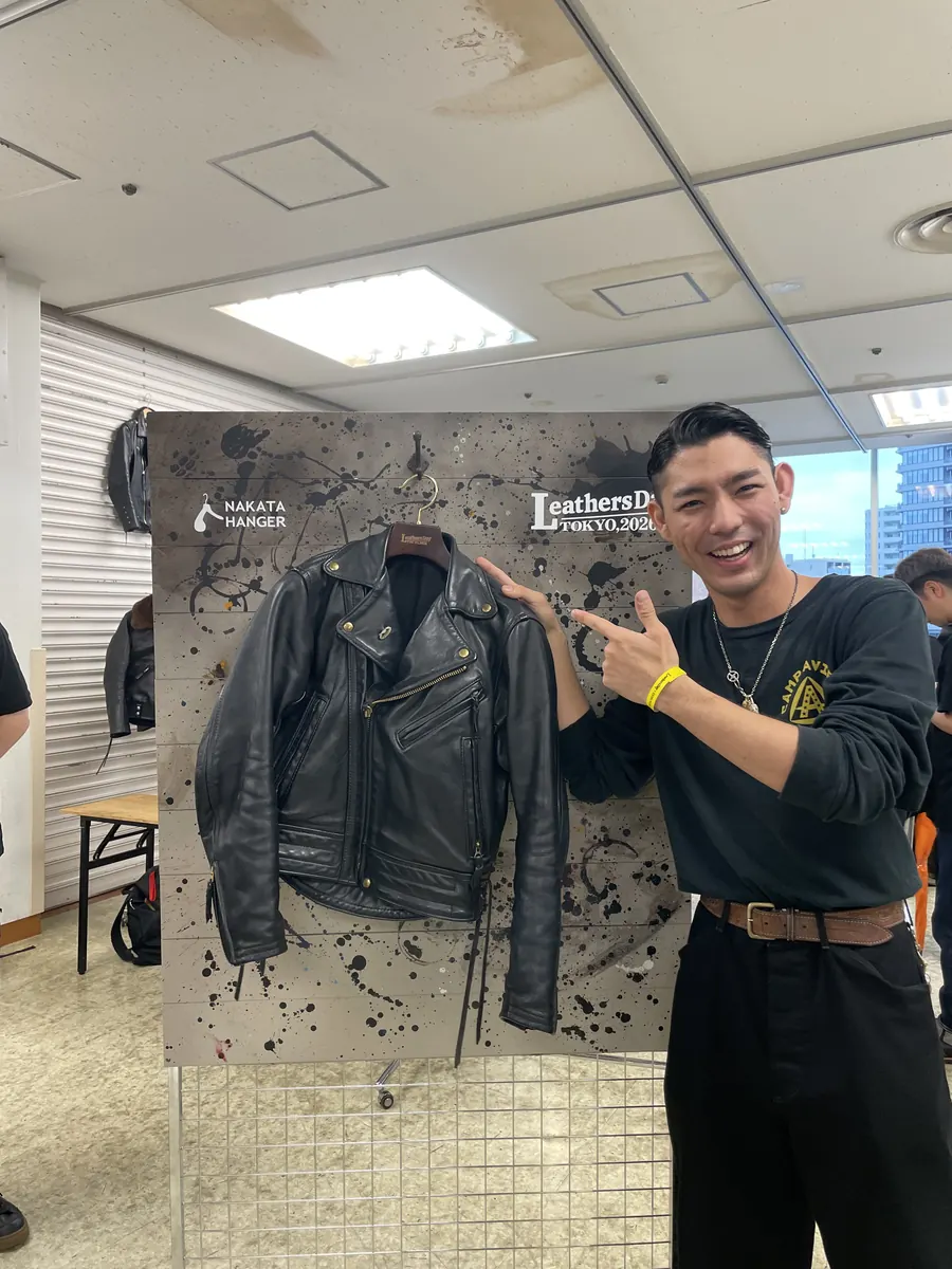 フォトブースで撮影したレザージャケット