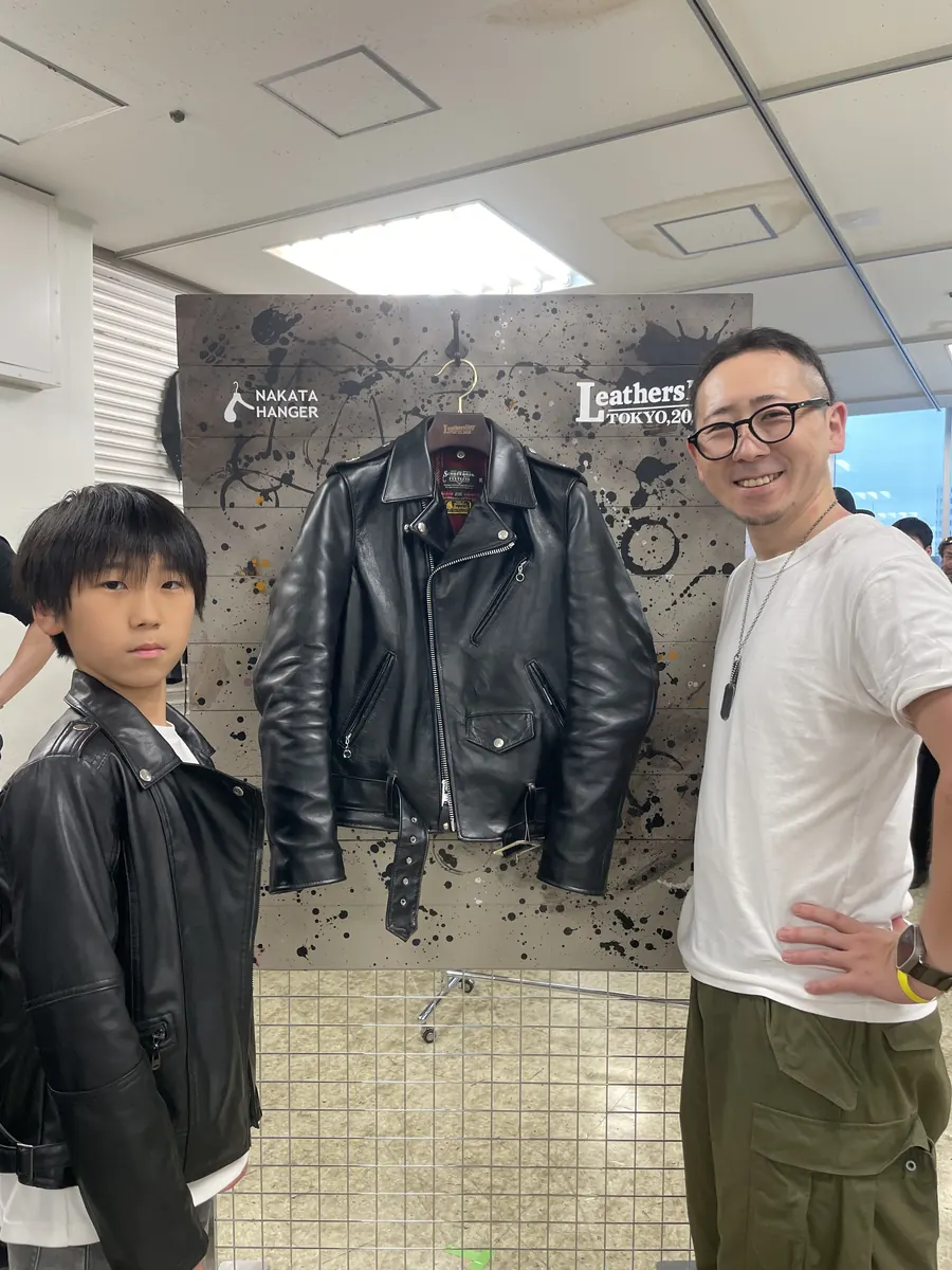 フォトブースで撮影したレザージャケット