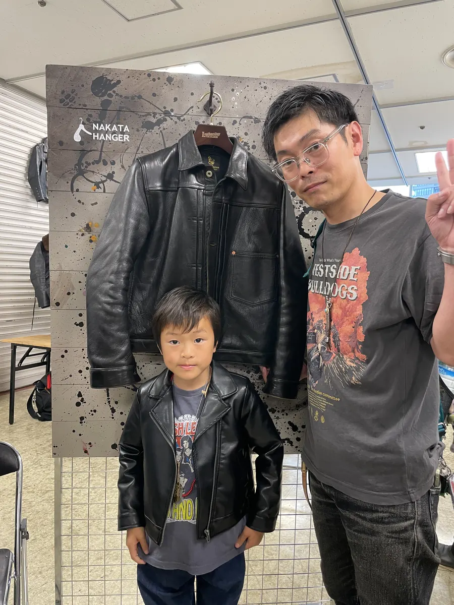 フォトブースで撮影したレザージャケット