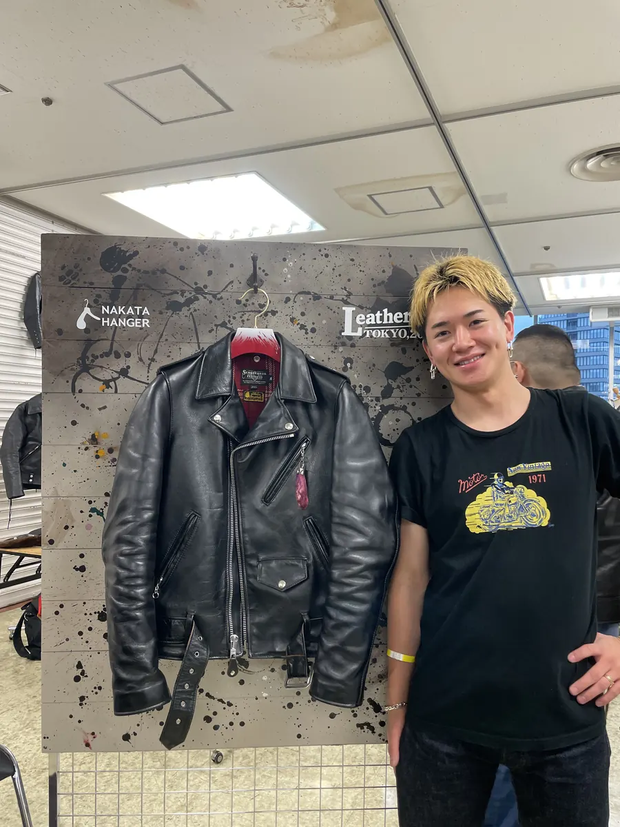 フォトブースで撮影したレザージャケット