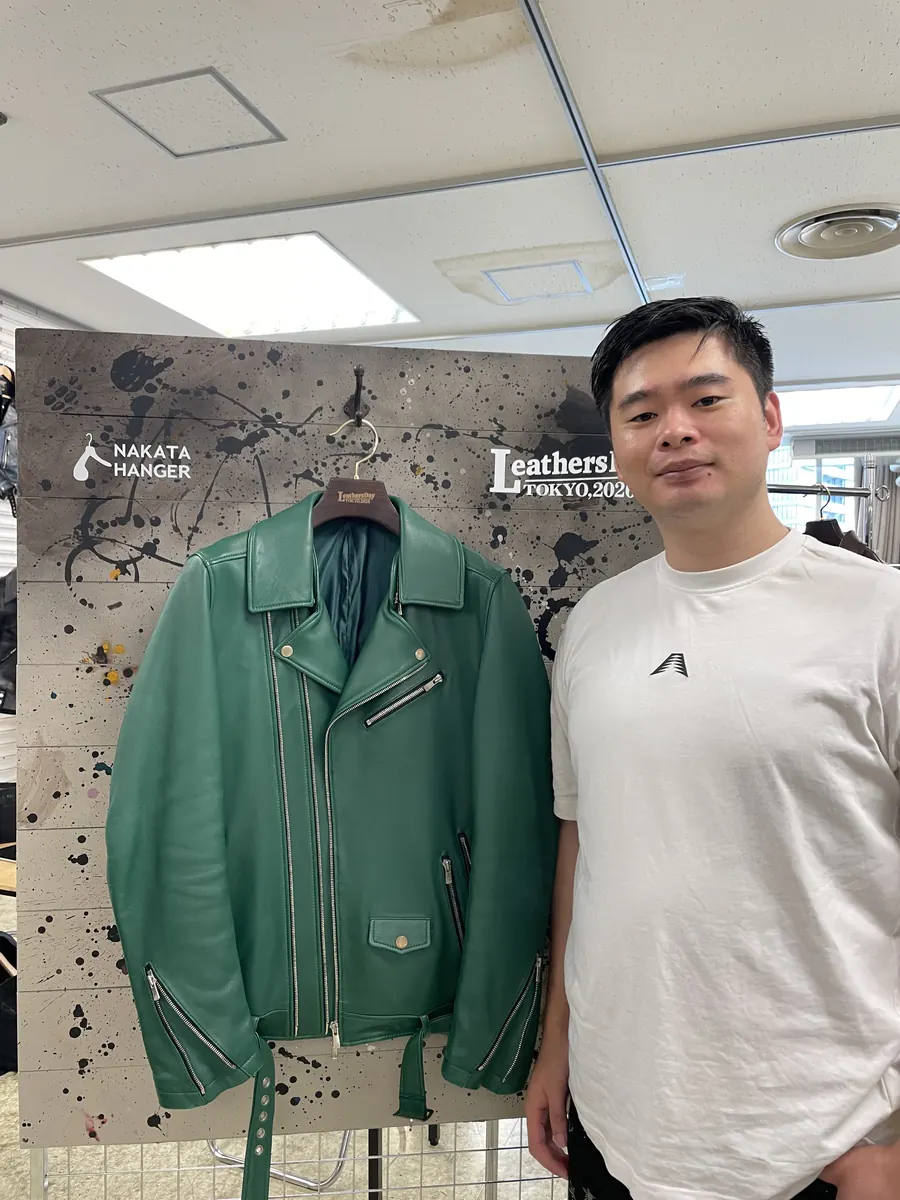 フォトブースで撮影したレザージャケット
